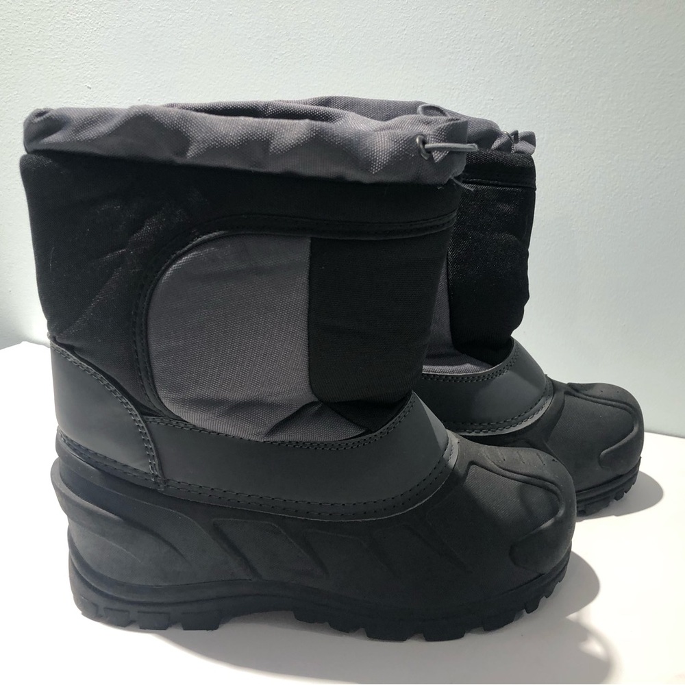 Itasca black snow boots boys 5